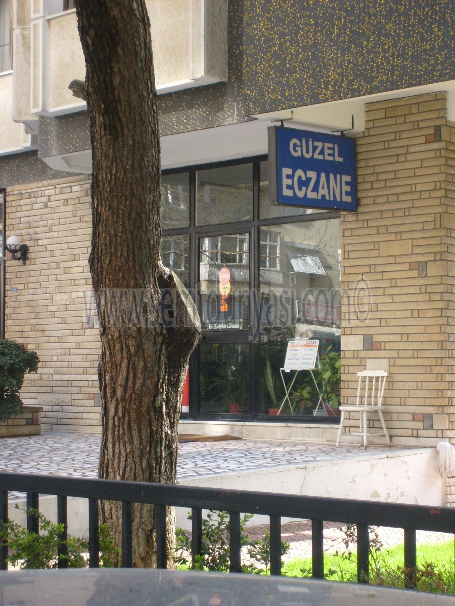 Semt Dunyasi Guzel Eczane